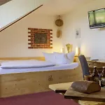 מלון Burghotel 3*