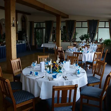 Burghotel 3* シュトルペン